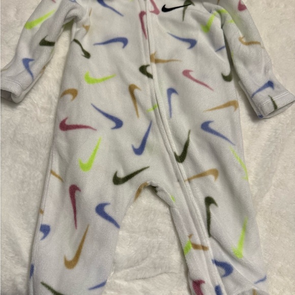 Nike Kids Multicolor One Piece - Picture 2 of 3
